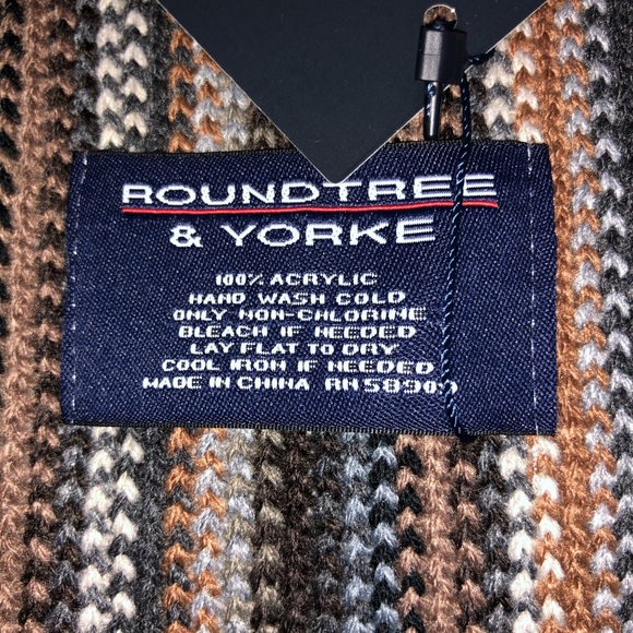Roundtree and Yorke winter scarf - Picture 4 of 8
